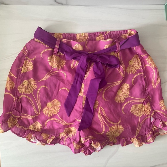 Unique Vintage x Smiley Pink Floral Smiley Faced Belted Shorts- Size Large- NWT - Picture 2 of 10